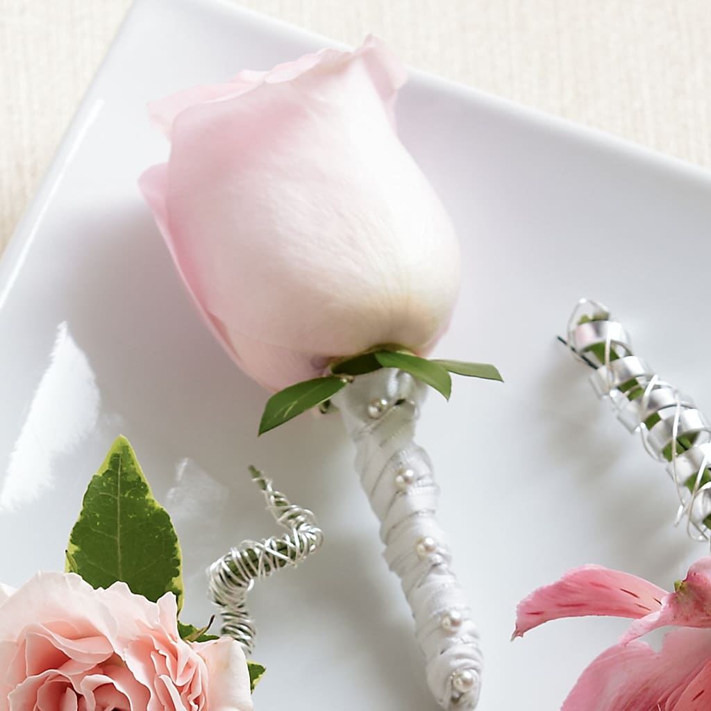 Pink Rose Boutonniere – Flowerama #186, Oklahoma City OK